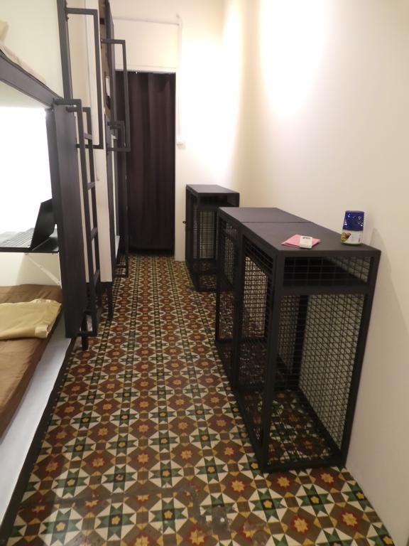 28 Bahari Hotel George Town  Szoba fotó