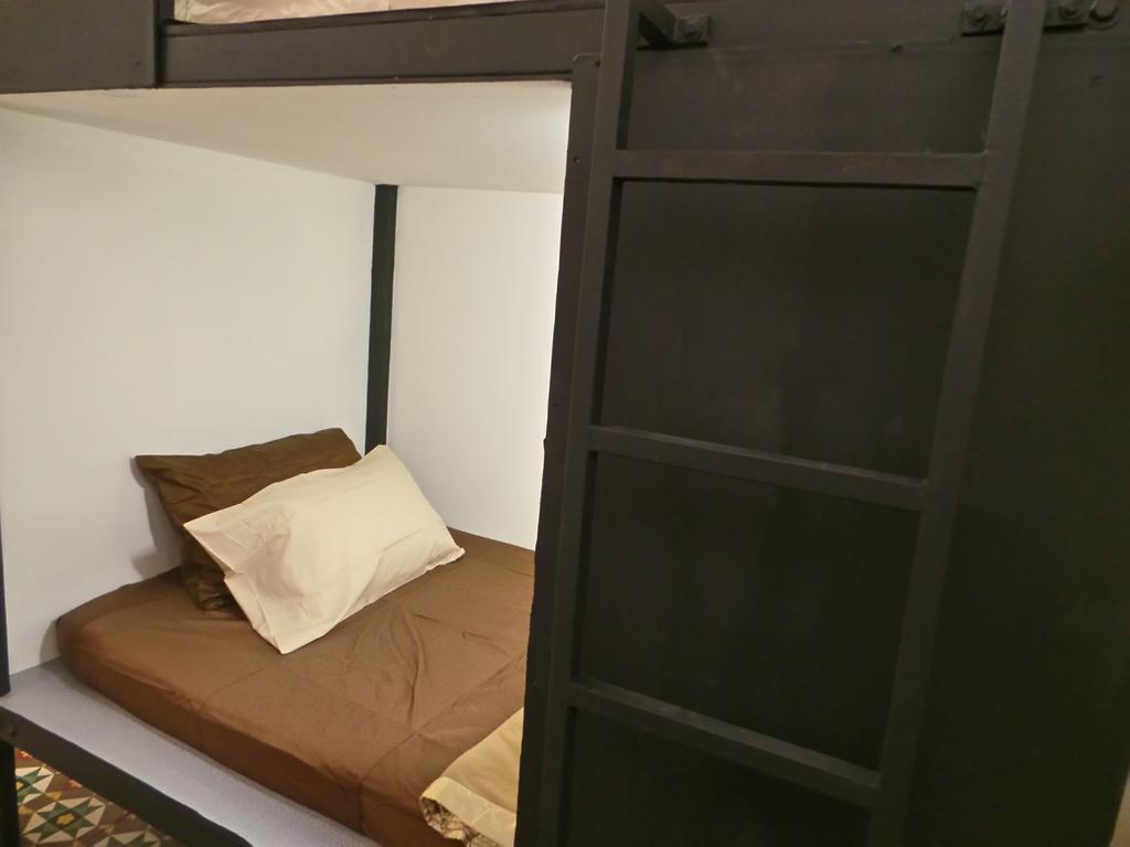28 Bahari Hotel George Town  Szoba fotó