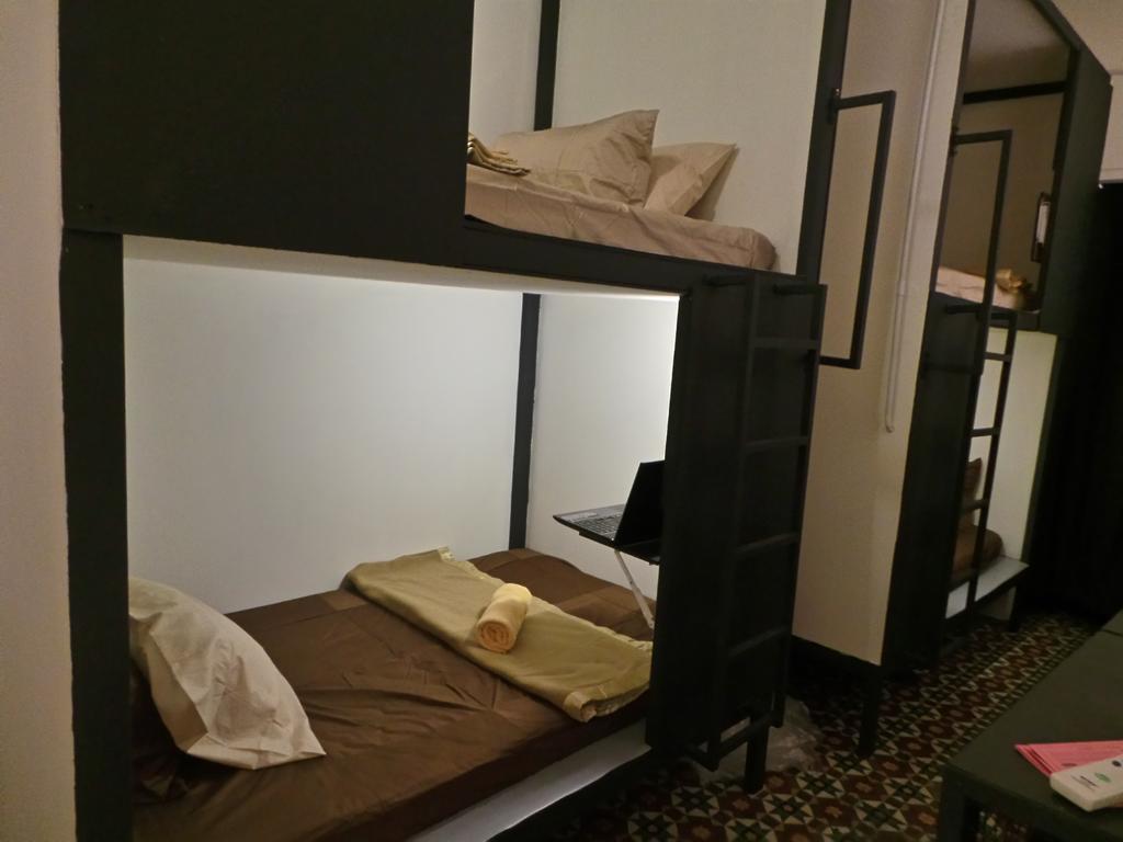 28 Bahari Hotel George Town  Szoba fotó
