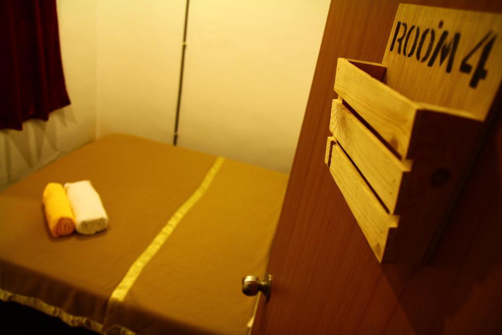 28 Bahari Hotel George Town  Szoba fotó