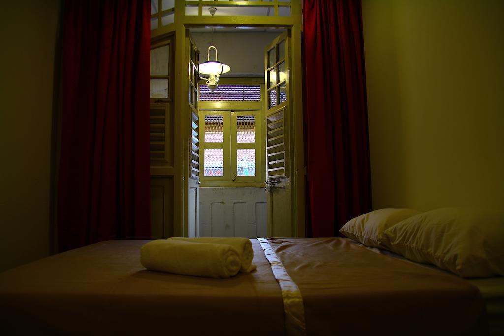 28 Bahari Hotel George Town  Szoba fotó