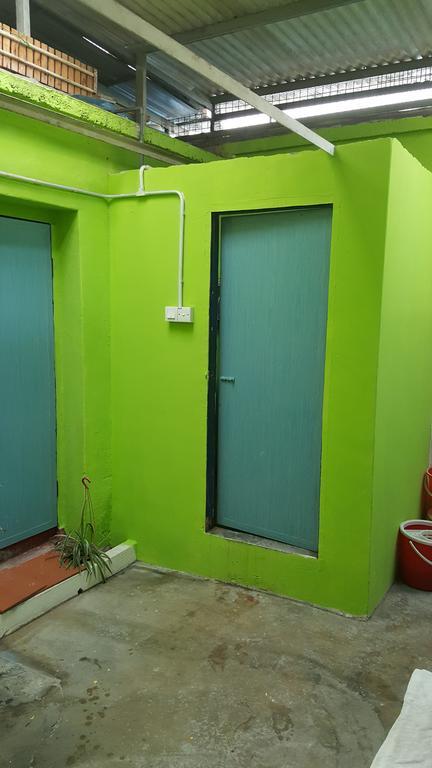 28 Bahari Hotel George Town  Kültér fotó